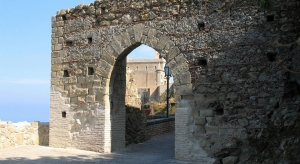 Arco Portale a Savoca per Villa Almoezia